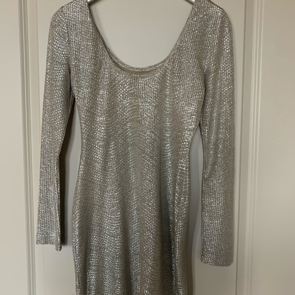Dress - Picture 3 of 3